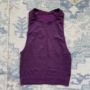Like-new Lulu muscle tank fits like a 6